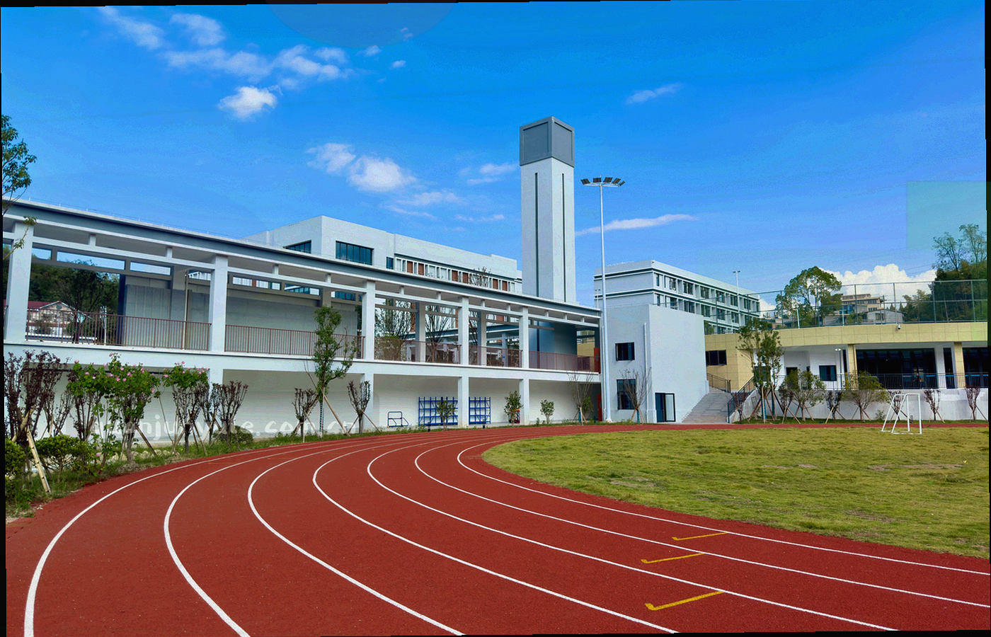抽象地图式信息图，深色底上六个金色光点代表六座场馆所在省份，点与点之间由极细连线相连